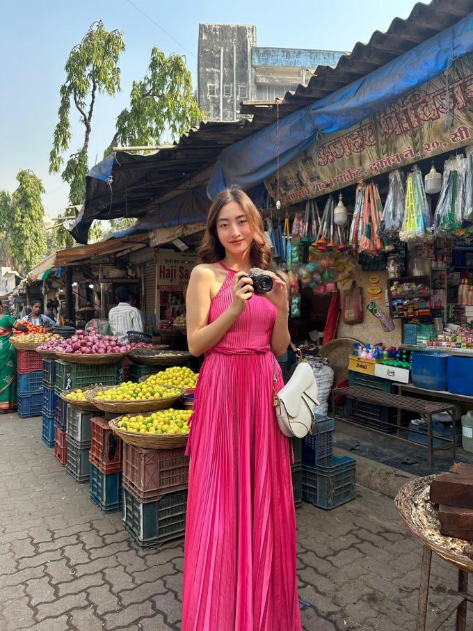 Lương Thùy Linh diện set đồ quét đất hơn 100 triệu đi chợ cóc-1