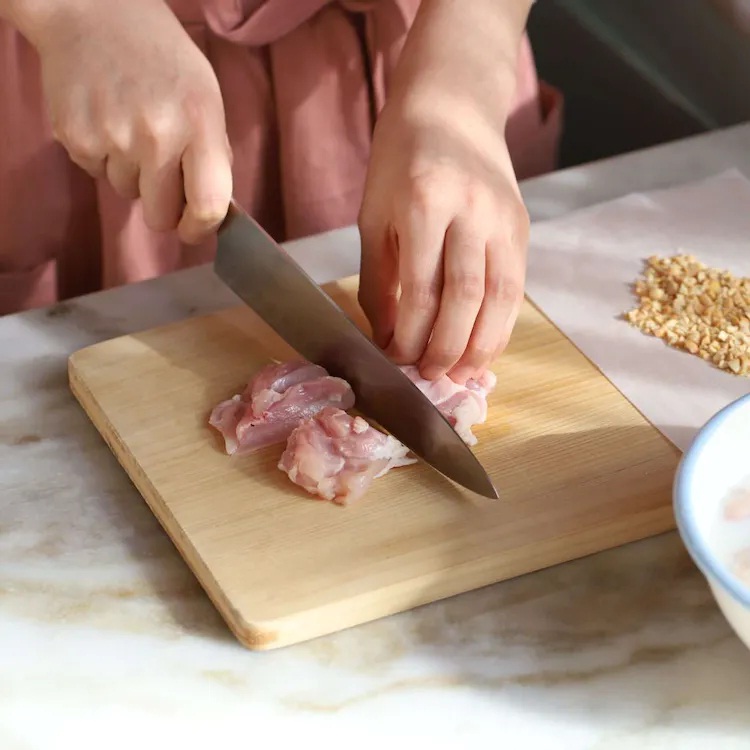 Gà chiên giòn sốt mặn ngọt: Làm đơn giản, càng ăn càng thấy ngon!-2