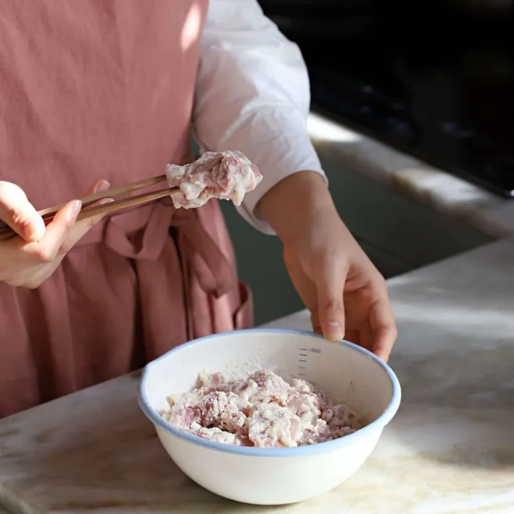 Gà chiên giòn sốt mặn ngọt: Làm đơn giản, càng ăn càng thấy ngon!-3