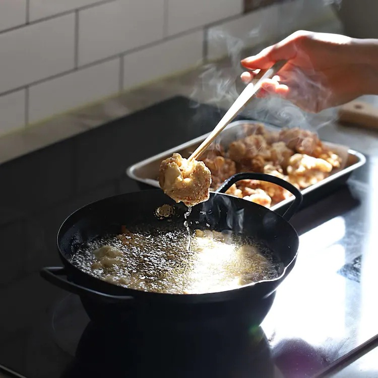 Gà chiên giòn sốt mặn ngọt: Làm đơn giản, càng ăn càng thấy ngon!-4