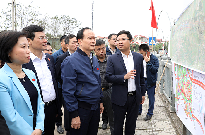 Chủ tịch HĐND Thành phố Nguyễn Ngọc Tuấn khảo sát tiến độ triển khai Dự án đầu tư xây dựng đường Vành đai 4 tại huyện Đan Phượng-2