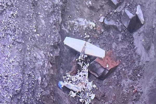 Tìm thấy thi thể trong máy bay Philippines rơi xuống núi lửa-1