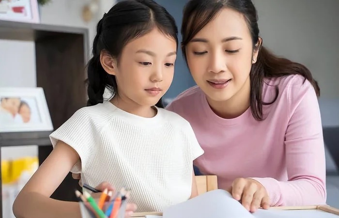 Những đứa trẻ tương lai hứa hẹn đều có người mẹ sở hữu 4 đặc điểm-2