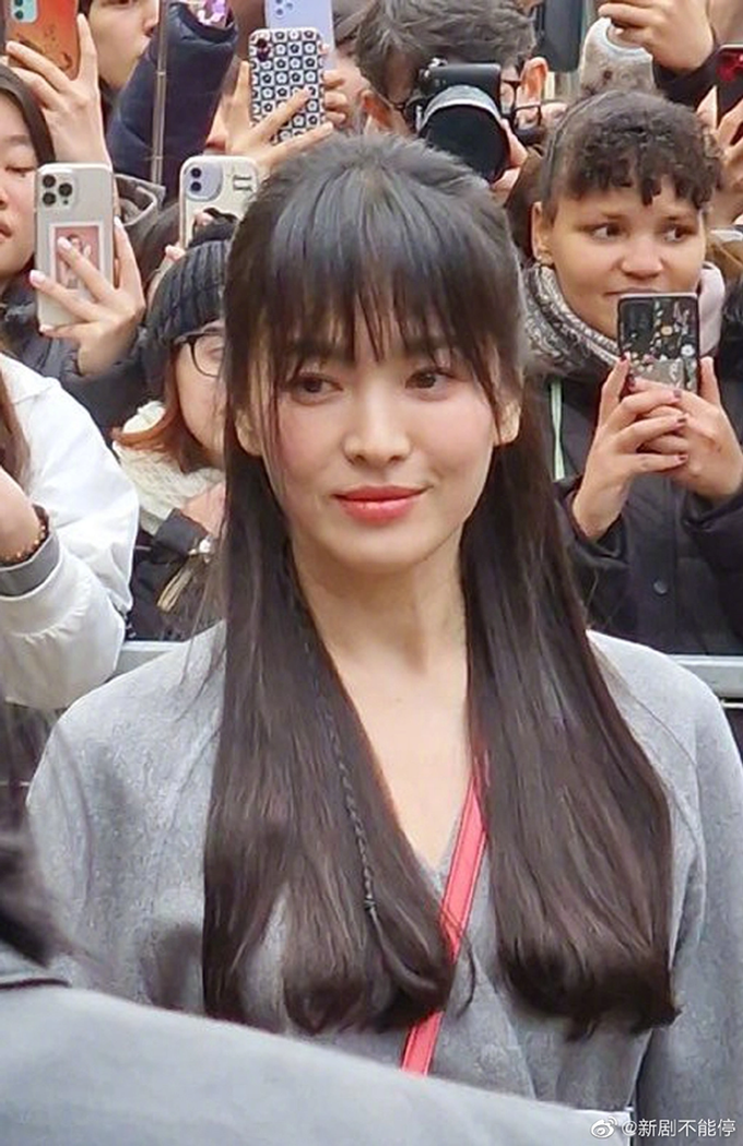 Song Hye Kyo đại náo show diễn thời trang quốc tế nhờ nhan sắc không tuổi-3
