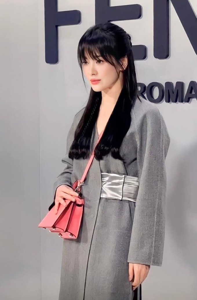 Song Hye Kyo đại náo show diễn thời trang quốc tế nhờ nhan sắc không tuổi-5