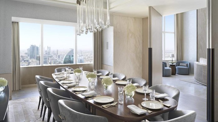 Đột nhập không gian xa hoa, rộng 371 m2 Cristiano Ronaldo vừa chuyển đến ở-4