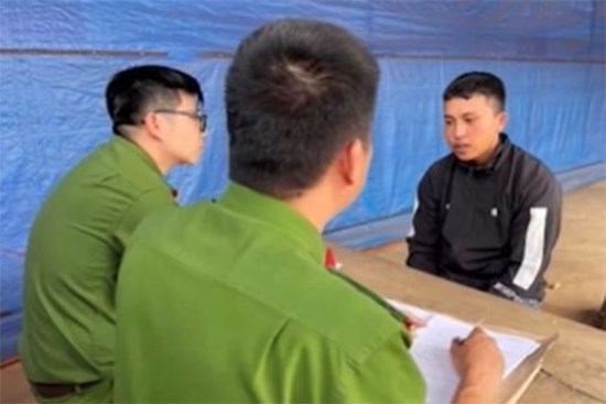 Vụ đâm chết tình địch: Vợ nạn nhân báo tin cho hung thủ