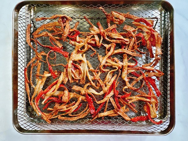 Dùng thanh cua làm snack giòn thơm chỉ trong 4 bước, để cả tuần vẫn ngon như mới-4