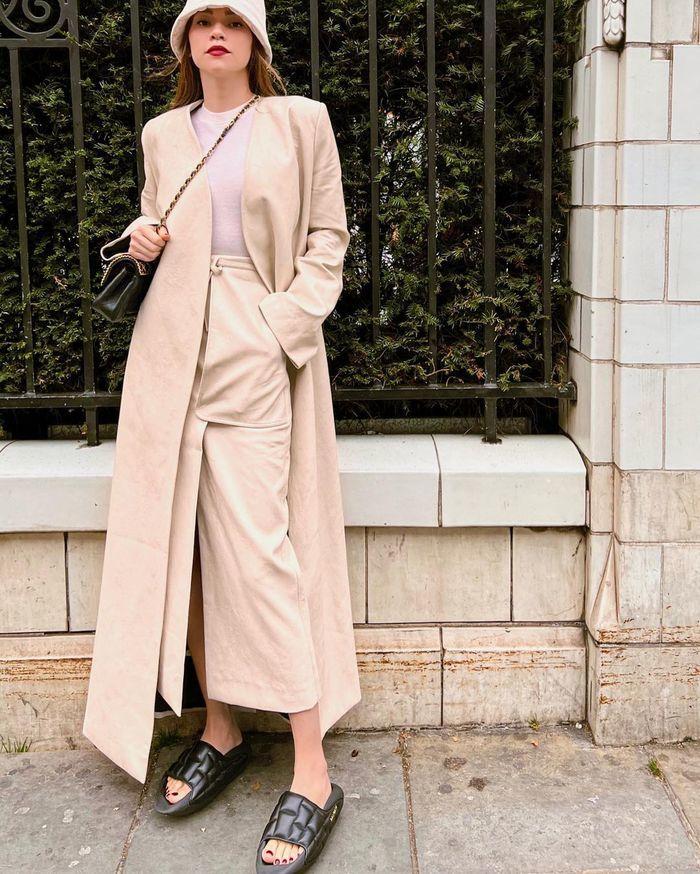 Hà Hồ nghiện dép lê size khủng bố, giá ngỡ ngàng-3