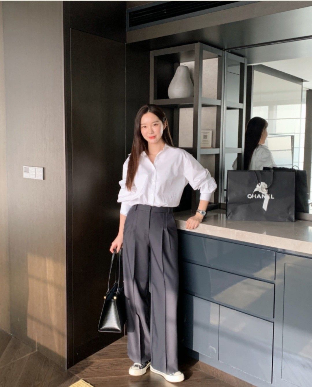 5 kiểu áo sơ mi nàng công sở nên kết thân-1