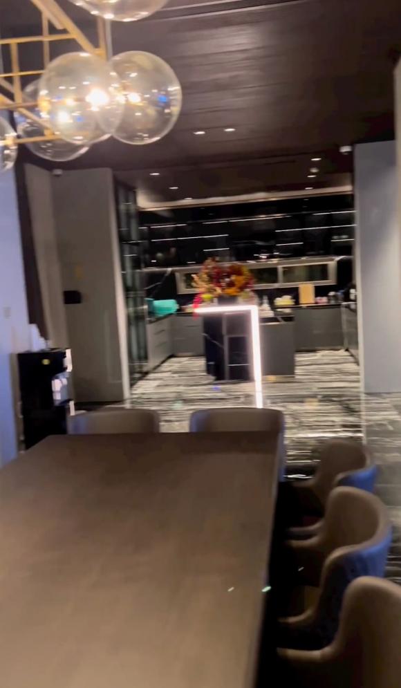 Choáng váng với biệt thự chỗ nào cũng nhiều tiền của chồng cũ Lệ Quyên-8