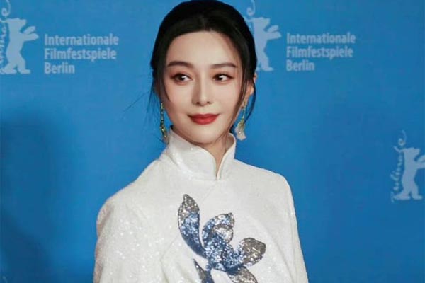 Phạm Băng Băng và dàn sao mặc gợi cảm bất chấp thời tiết 2 độ C-12