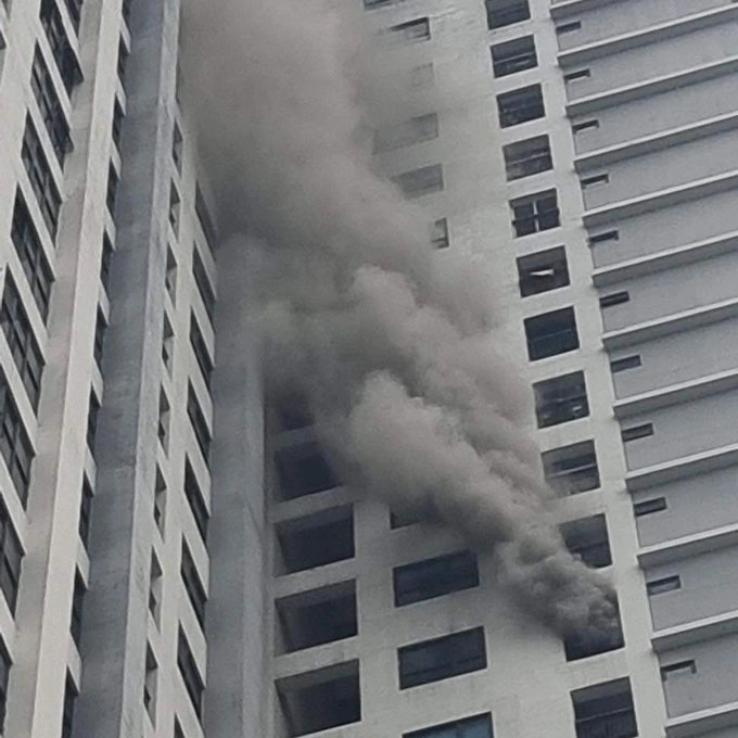 Cháy căn hộ tại tầng 22 chung cư ở Hà Nội-1