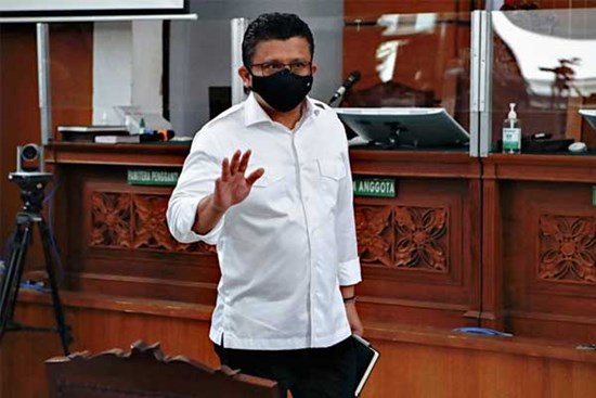 Tướng cảnh sát dựng màn kịch giết cận vệ vì vụ ngoại tình của vợ