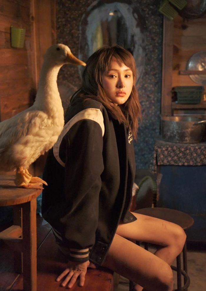 MV của Hiền Hồ: Nội dung khó hiểu, phần hình ảnh bị nghi đạo nhái-1