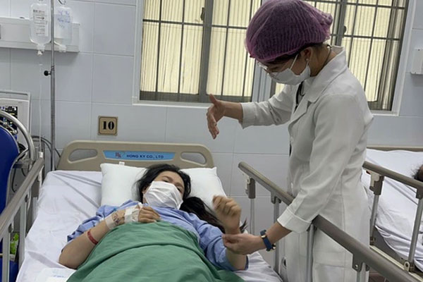 Liên tiếp cứu sống 2 sản phụ bị đột quỵ, liệt nửa người-1