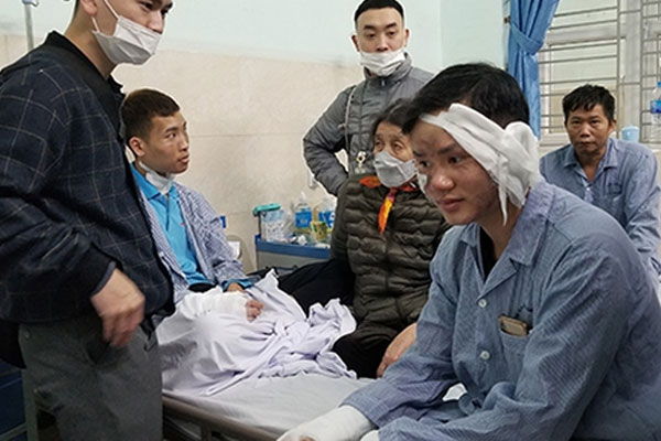 Clip: Xe chở pháo phát nổ như bom, dân hoảng sợ bỏ chạy tán loạn-1