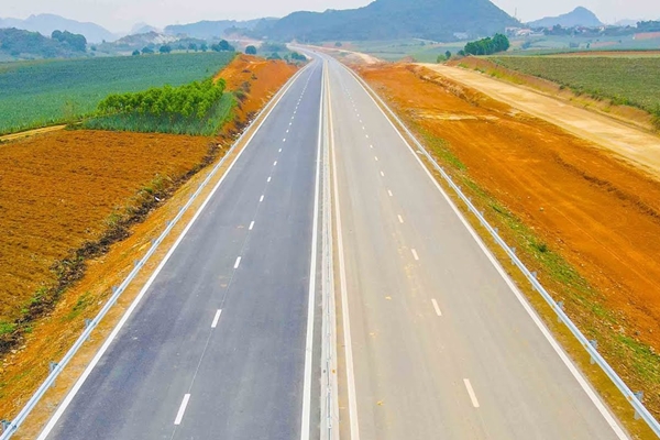 Rác ngập sông, người dân ở Ninh Bình không dám mở cửa nhà-4