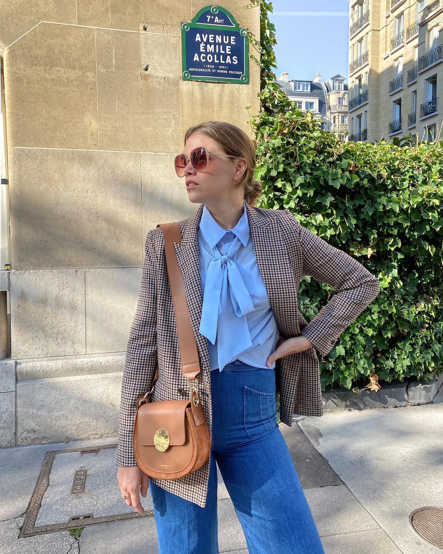 Diện áo sơ mi sành điệu và thanh lịch như phụ nữ Pháp-2