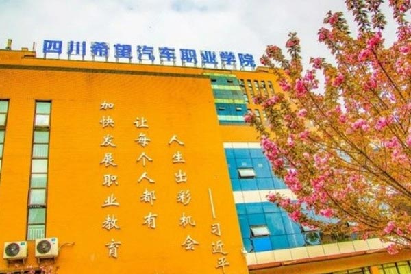 Sinh viên Kiến trúc bức xúc vì phải học trực tuyến gần hết năm học-2