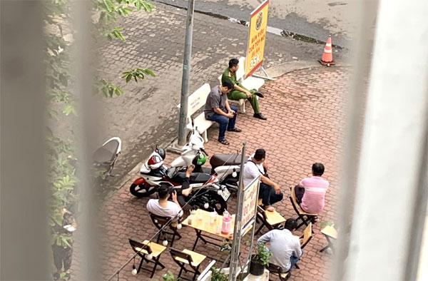 Cảnh sát thu giữ nhiều thùng tài liệu tại nơi ở của bà Hàn Ni-3