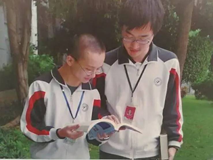 Bị bạn bè xa lánh, thần đồng 22 tuổi trở thành nhà khoa học nổi tiếng-1