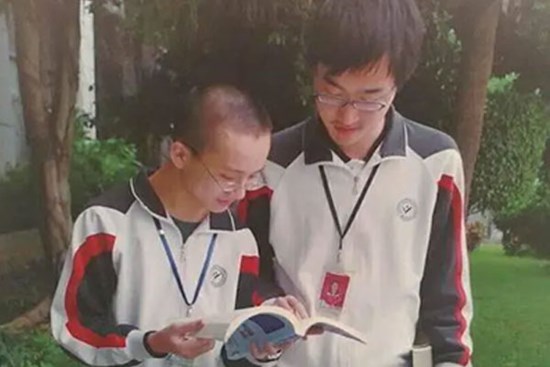 Bị bạn bè xa lánh, thần đồng 22 tuổi trở thành nhà khoa học nổi tiếng