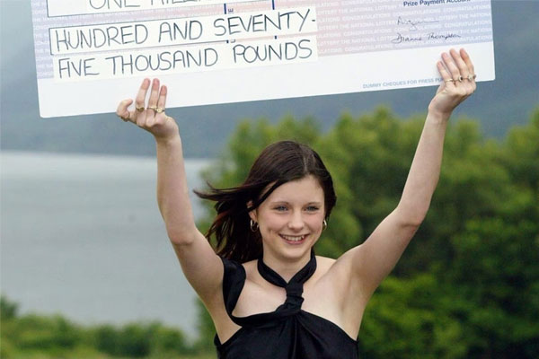 Vết trượt dài sau khi trúng xổ số triệu USD của cô gái 16 tuổi-1