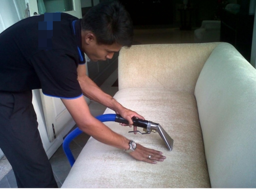 Mẹo vệ sinh ghế sofa tại nhà đơn giản, giúp ghế luôn sạch sẽ, thơm tho như mới-4