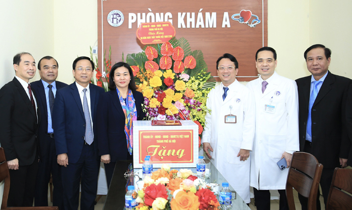 Chú trọng chuyển đổi số, nâng cao chất lượng khám chữa bệnh-5