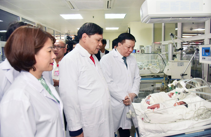 Bí thư Thành ủy Đinh Tiến Dũng thăm, chúc mừng Bệnh viện Phụ sản Trung ương-3