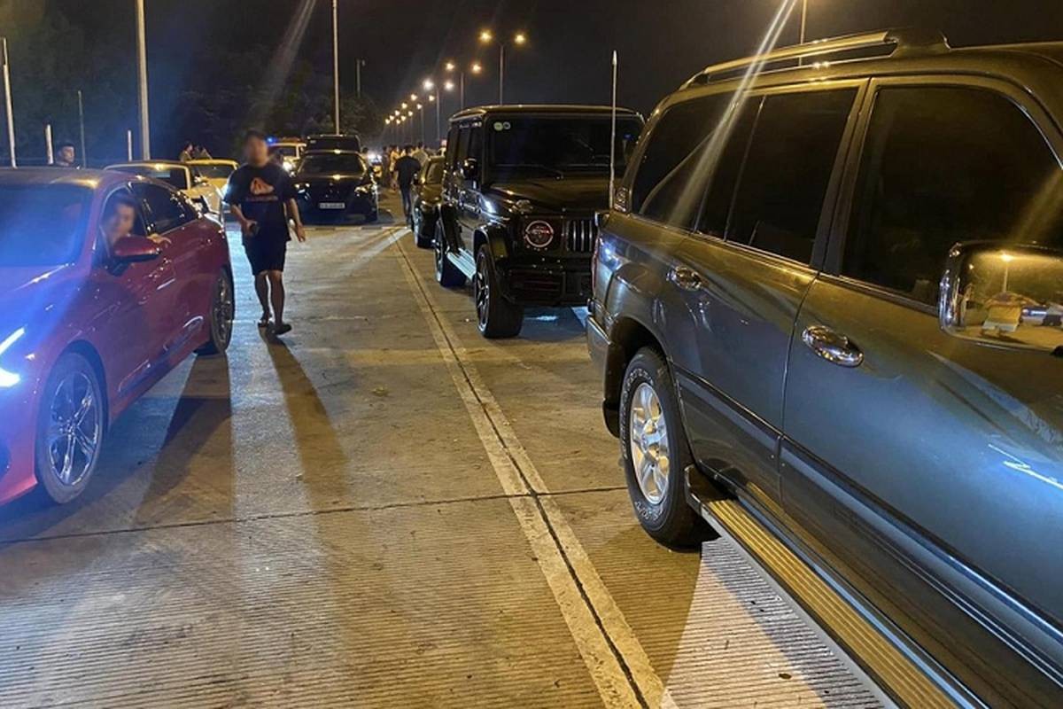 Dàn siêu xe tiền tỷ của đại gia Việt bị CSGT tuýt còi trên cao tốc-1