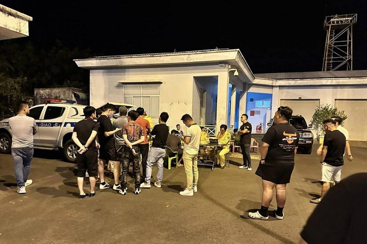 Dàn siêu xe tiền tỷ của đại gia Việt bị CSGT tuýt còi trên cao tốc-2