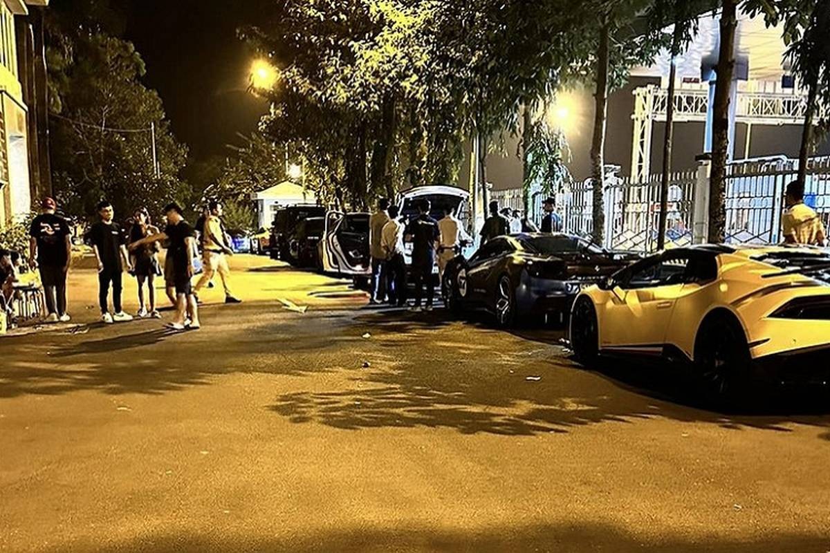 Dàn siêu xe tiền tỷ của đại gia Việt bị CSGT tuýt còi trên cao tốc-3