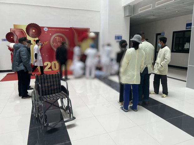 Người đàn ông bất ngờ nhảy từ tầng cao bệnh viện xuống tử vong-1