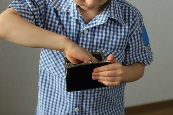 Con lấy trộm gần 2 triệu đồng, mẹ dùng một cách từ đó không bao giờ mất tiền nữa