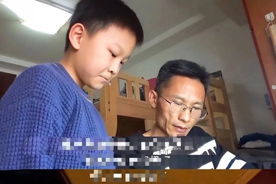 Ông bố giúp con trai 10 tuổi kiếm 5 triệu đầu tiên trong đời gây bão MXH – Ai nghe cũng tấm tắc khen!