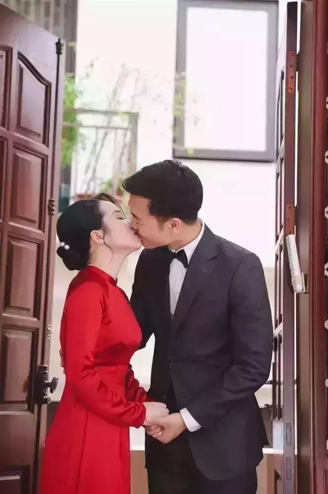Vợ giàu có của Xuân Trường trẻ đẹp sau sinh, vừa lên chức giám đốc-2