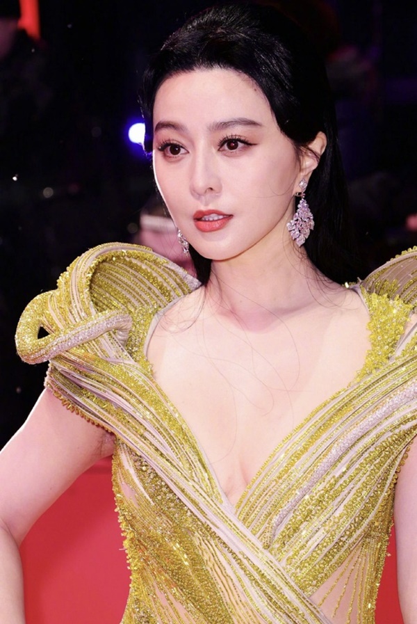 Phạm Băng Băng và dàn sao mặc gợi cảm bất chấp thời tiết 2 độ C-3