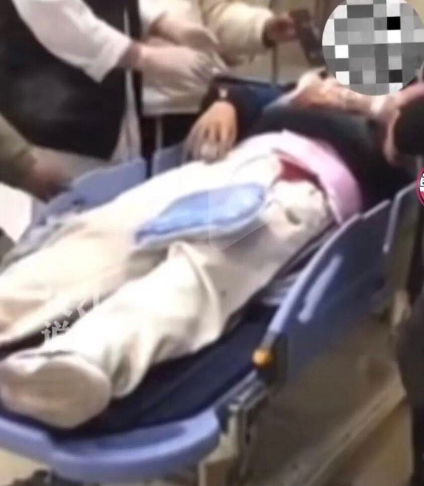 Chỉ vì chiếc điện thoại, 2 học sinh tử vong vì bị đâm thấu ngực tại trường-1