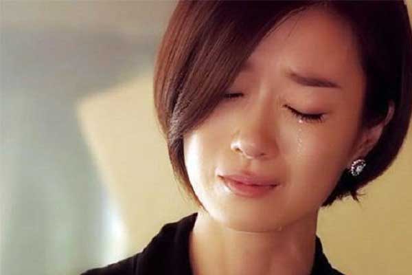 Quyết định lấy sếp hơn 20 tuổi, ba ngày sau đám cưới, anh đưa cho tôi 500 triệu-2