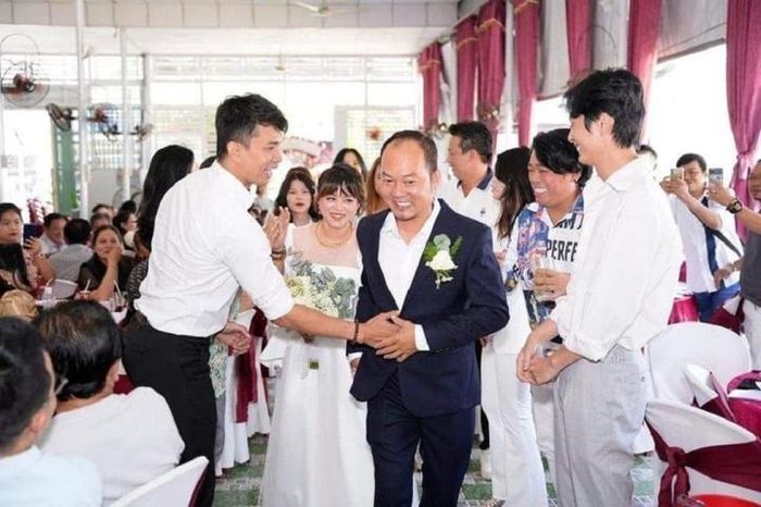 Diễn viên nổi tiếng xác nhận ly hôn vợ ca sĩ, vừa tổ chức hôn lễ với người mới-2