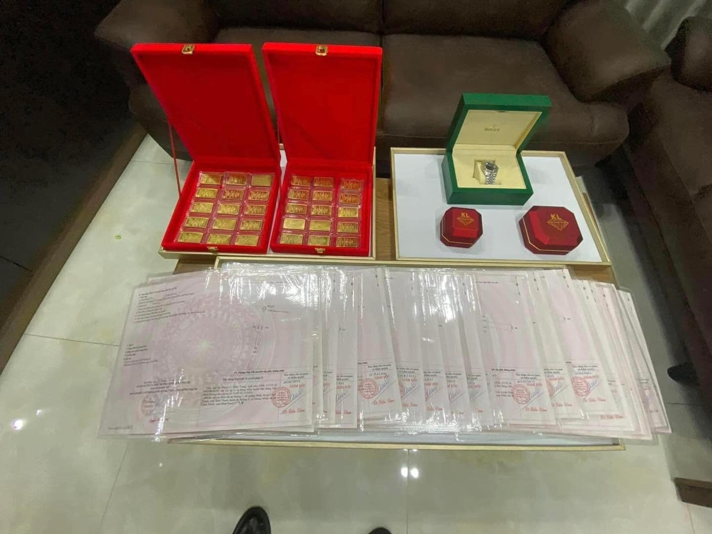 Những cô dâu nhận quà cưới siêu khủng hàng trăm cây vàng, hàng chục sổ đỏ-2