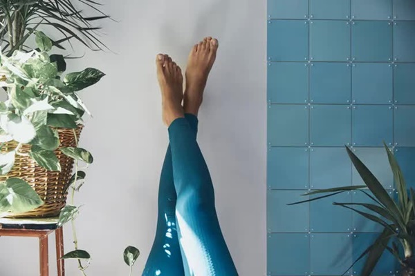 Tư thế yoga đảo ngược có tác dụng tăng lưu thông, xả stress nhưng 3 nhóm người không nên tập-1