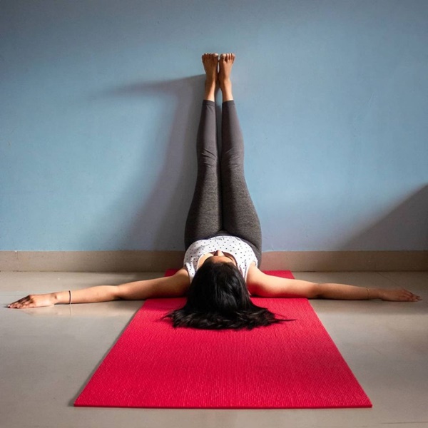 Tư thế yoga đảo ngược có tác dụng tăng lưu thông, xả stress nhưng 3 nhóm người không nên tập-5