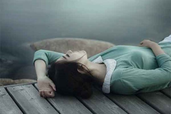 Nỗi đau tuổi thơ khiến tôi không thể hòa hợp chuyện chăn gối