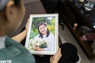 Chuyện về người phụ nữ ở Hà Nội hai lần chụp ảnh thờ cho chính mình
