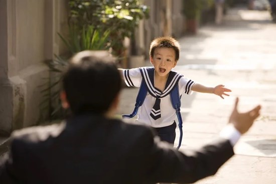 Giáo sư ĐH Harvard: 4 câu hỏi mỗi ngày đi học về, giúp trẻ thành công vượt trội