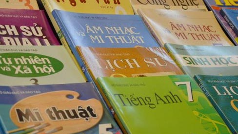 Tăng gấp ba giá sách giáo khoa lớp 4, 8, 11 mới-1