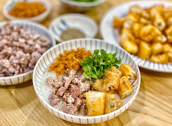 Đan Lê vào bếp nấu cháo sườn hấp dẫn thơm ngon xuất sắc, ai cũng tấm tắc khen đã xinh còn khéo-3